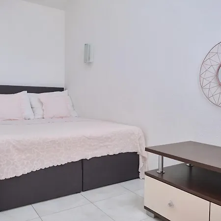 House Roza Semesterbostad