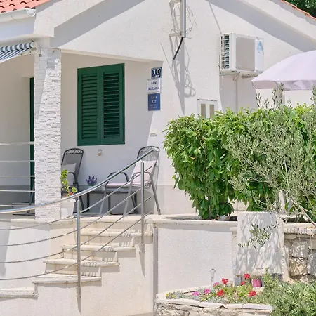 House Roza Semesterbostad
