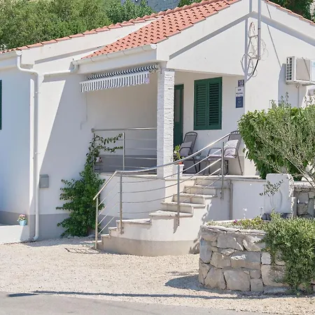House Roza Semesterbostad